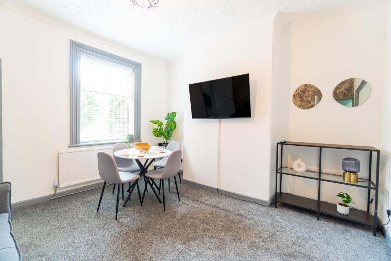 Stylish 3 Bedroom House - Central Location นอตติงแฮม ภายนอก รูปภาพ